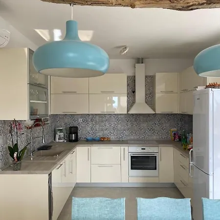 House With Heated Pool Sumartin