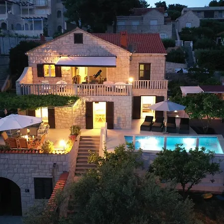House With Heated Pool Villa *