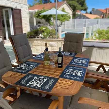 House With Heated Pool Sumartin
