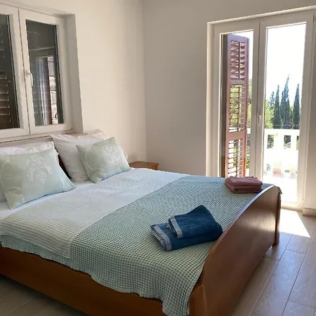 Villa House With Heated Pool Sumartin