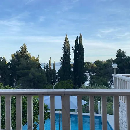 Villa House With Heated Pool Sumartin