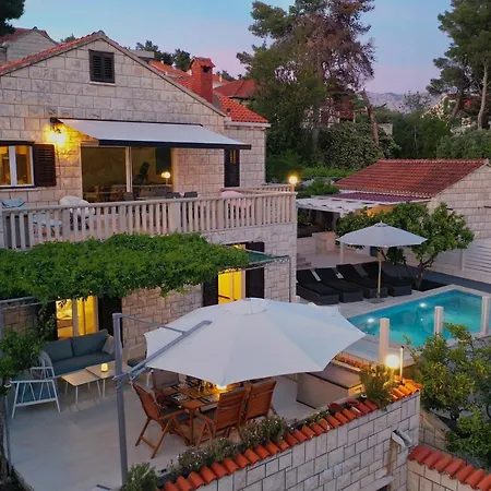 Villa House With Heated Pool Sumartin