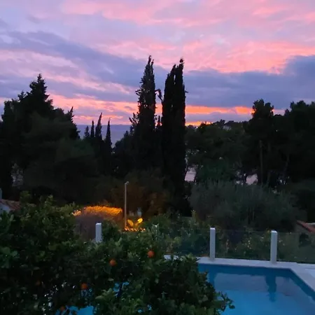 House With Heated Pool Villa *
