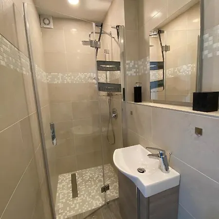 House With Heated Pool Sumartin