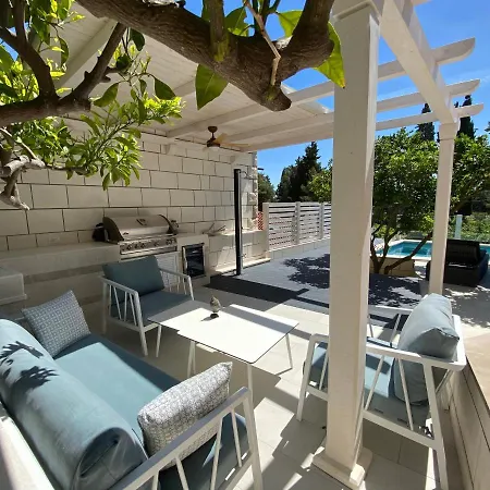 House With Heated Pool Villa