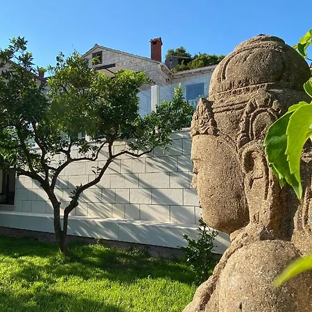 Villa House With Heated Pool Sumartin
